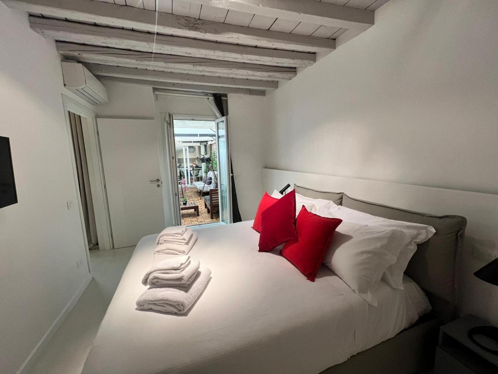 New Ground Floor And Patio Florencia